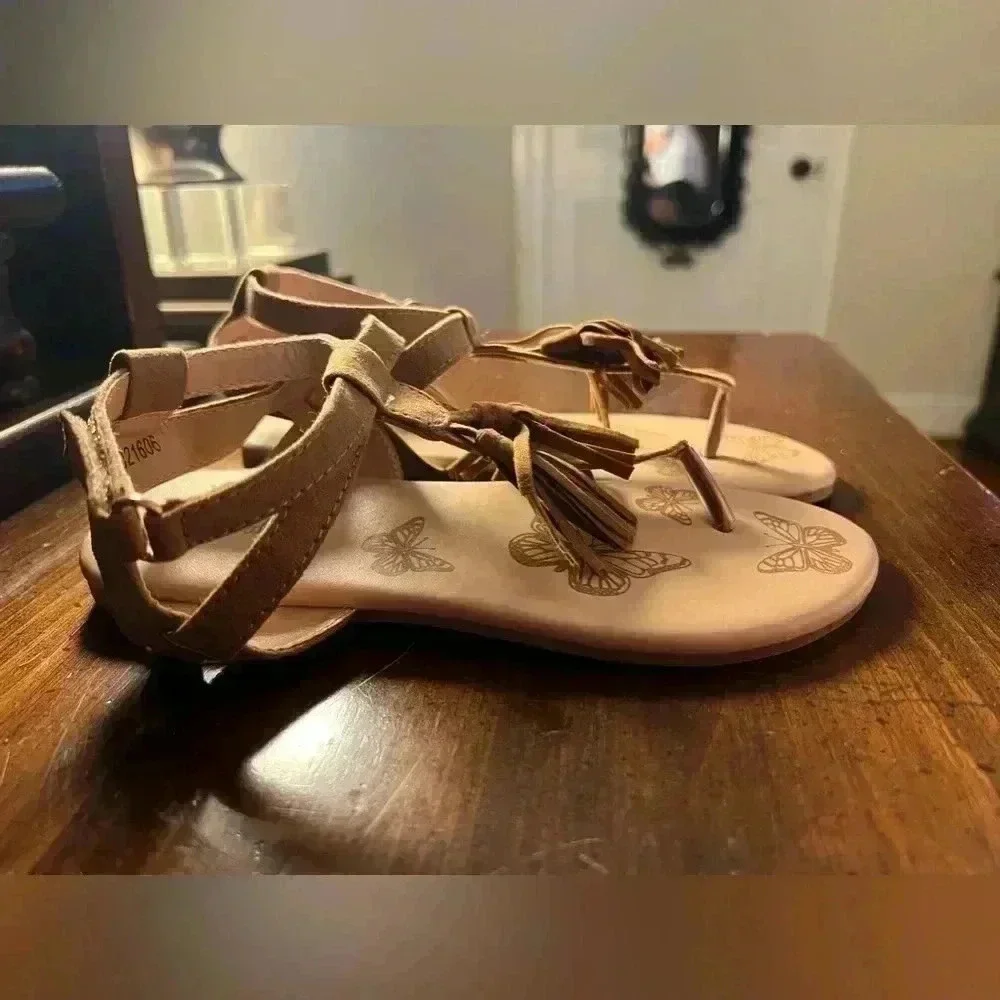 Girls size 13 Petalio Sandals